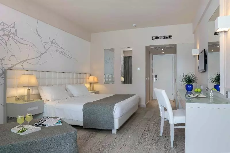 片側に海が見えるデラックスルーム, Princess Andriana Resort & Spa  Ultra Allinclusive