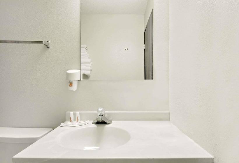 غرفه قياسيه سريرين مزدوجين, Super 8 By Wyndham Marshall