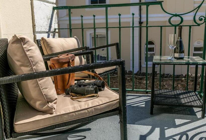 سوییت با چشمانداز جانبی دریا, The Torcroft