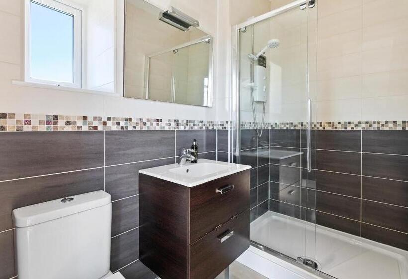 سوییت با چشمانداز جانبی دریا, The Torcroft