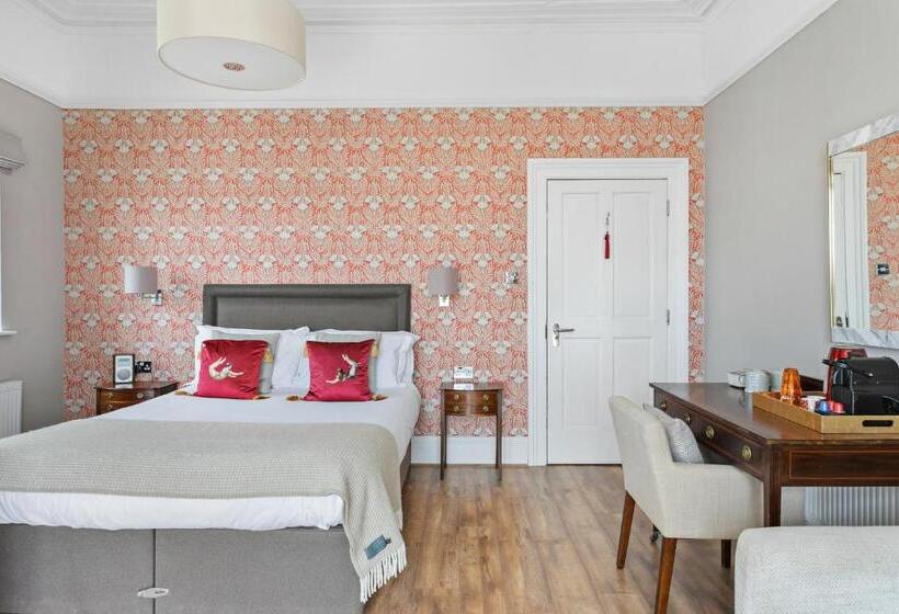 سوییت با چشمانداز جانبی دریا, The Torcroft