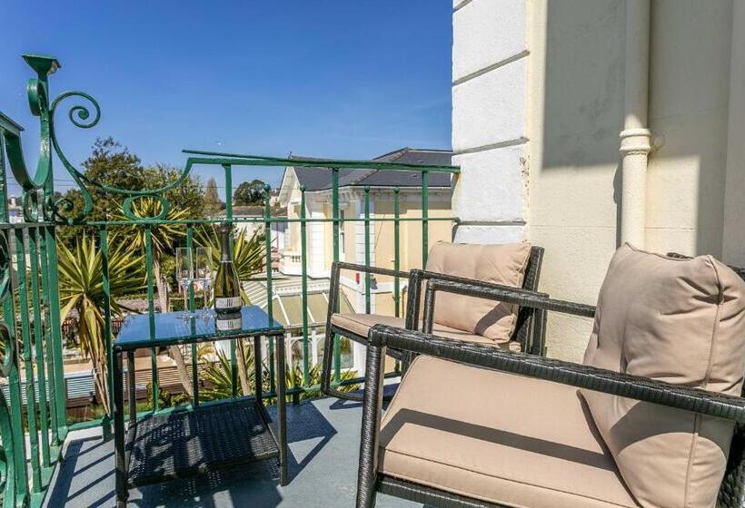 سوییت با چشمانداز جانبی دریا, The Torcroft