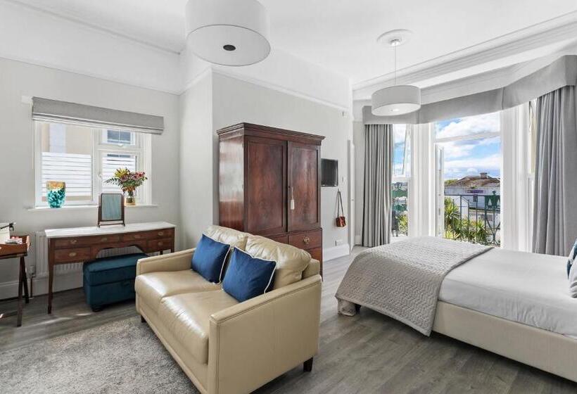 سوییت با چشمانداز جانبی دریا, The Torcroft