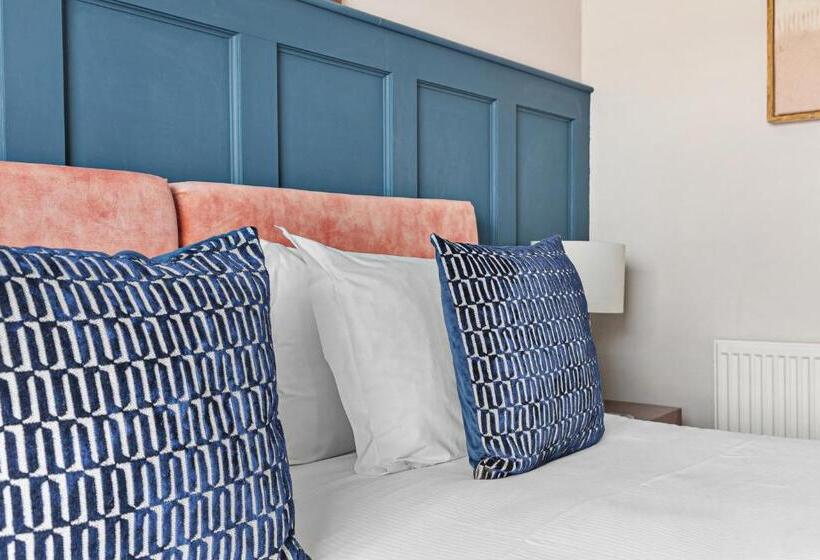 اتاق استاندارد, The Torcroft