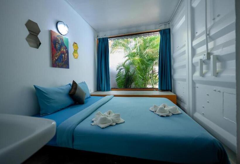 اتاق لوکس, White Rabbit Hostel