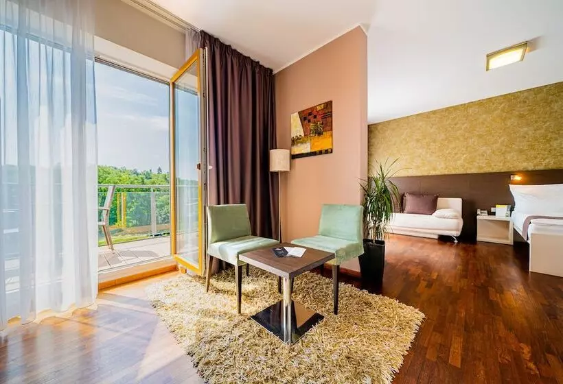 سوییت, Maximus Resort