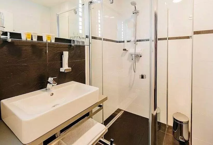 سوییت, Maximus Resort