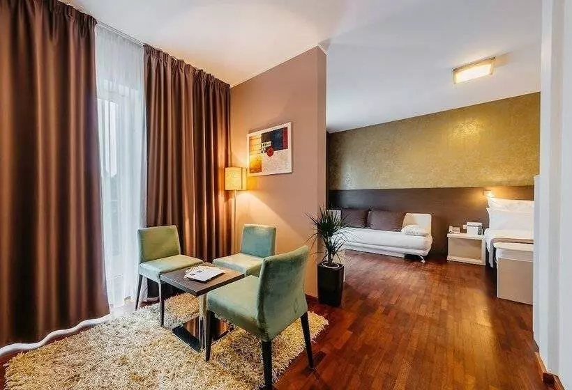 سوییت, Maximus Resort