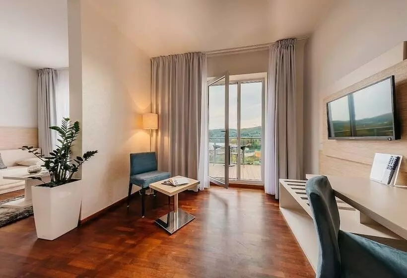 سوییت, Maximus Resort