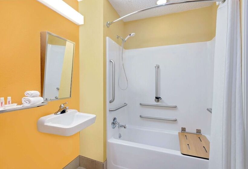 Номер Стандарт Адаптированный для Инвалидов, Microtel Inn & Suites By Wyndham Princeton