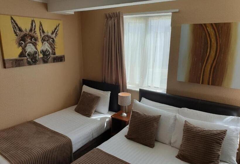 Семейный Номер, Corona Blackpool