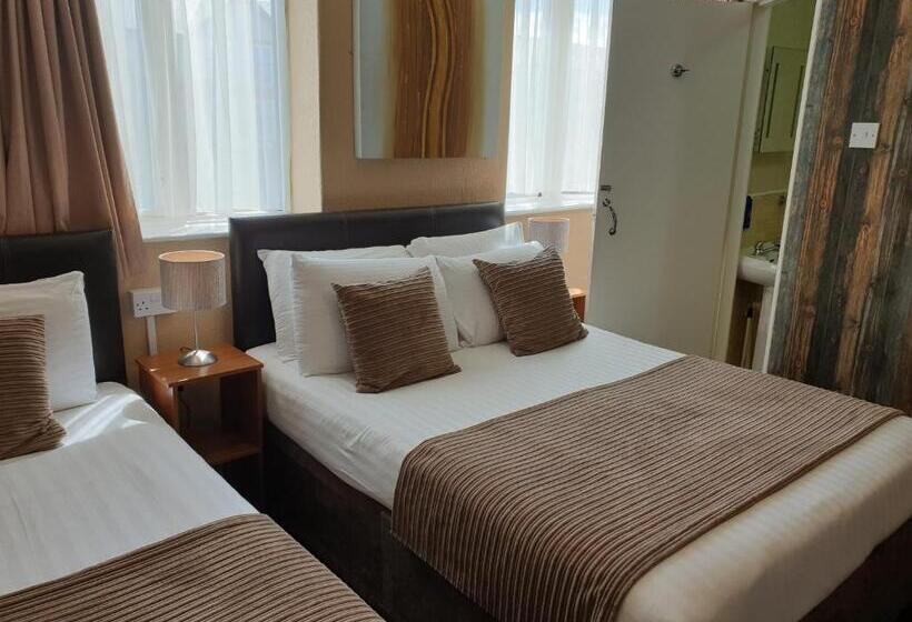 Семейный Номер, Corona Blackpool