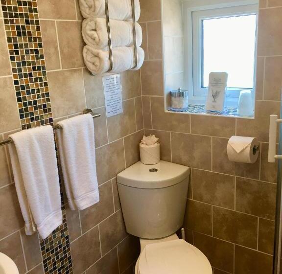 Quarto Familiar Comunicado, Corona Blackpool