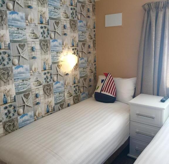 Quarto Familiar Comunicado, Corona Blackpool