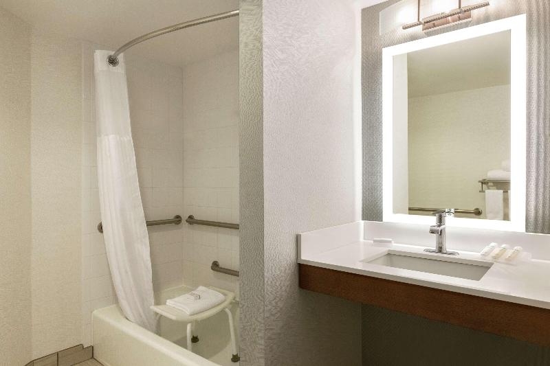 غرفة قياسية سرير كينج, Hilton Garden Inn Tifton