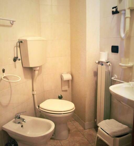 اتاق استاندارد یک نفره, Mary