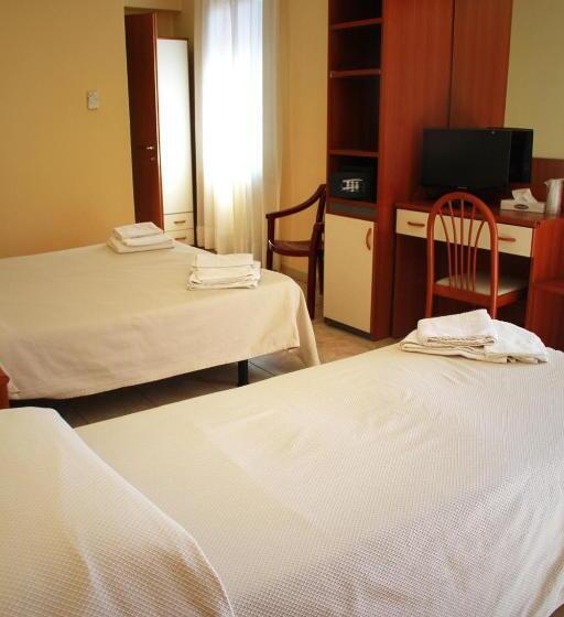 اتاق استاندارد سه نفره, Mary