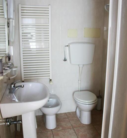 اتاق استاندارد چهار تخته, Mary