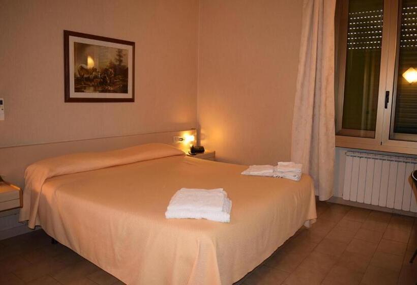 اتاق اکونومی, Mary