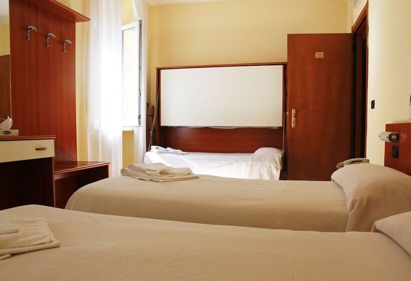 اتاق استاندارد چهار تخته, Mary