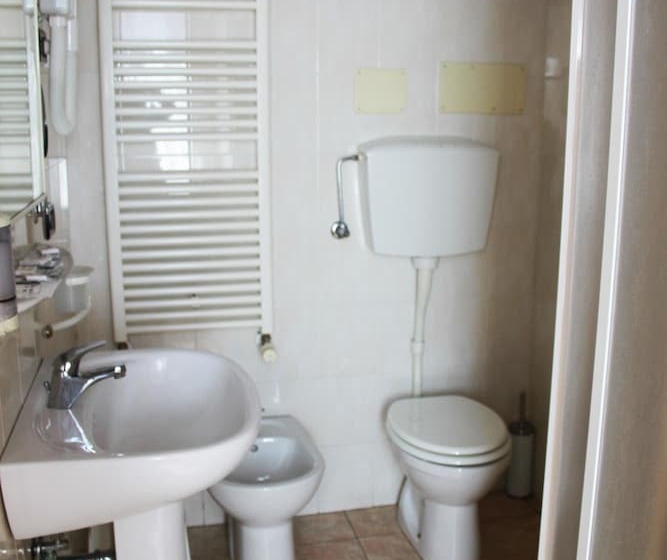 اتاق استاندارد چهار تخته, Mary