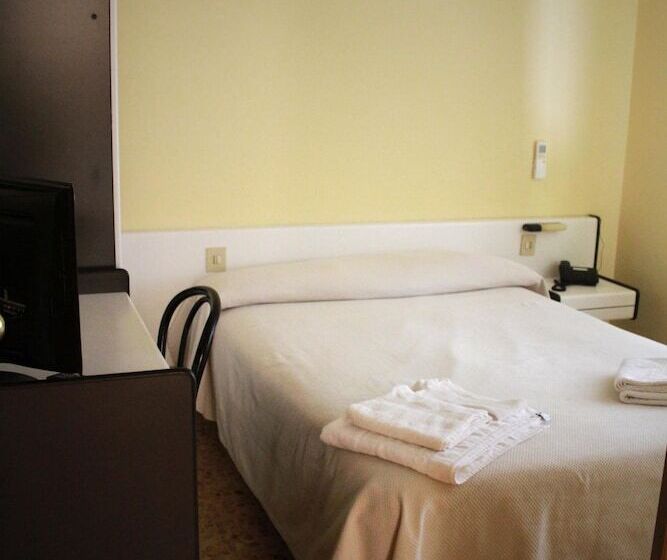 اتاق استاندارد یک نفره, Mary