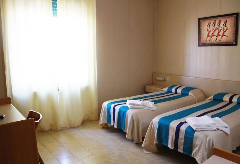 اتاق اکونومی, Mary