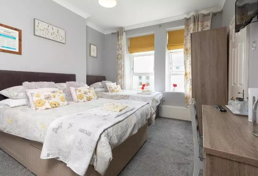 Standard Kolmen Hengen Huone, The Firs Bed And Breakfast