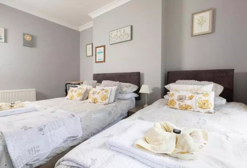 Standard Kolmen Hengen Huone, The Firs Bed And Breakfast
