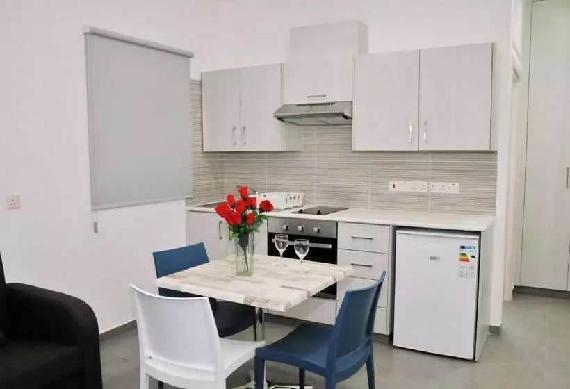 استودیوی لوکس, Kaos Hotel Apartments