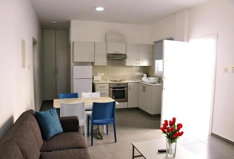 Апартаменты Deluxe с 1 спальней, с видом на бассейн, Kaos Hotel Apartments