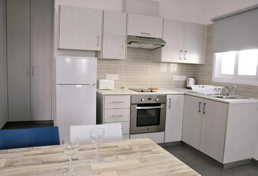 Апартаменты Deluxe с 1 спальней, с видом на бассейн, Kaos Hotel Apartments