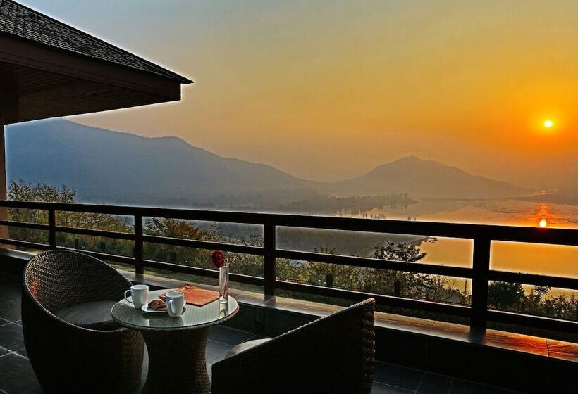 Superior room with lake view, Taj Dal View Srinagar