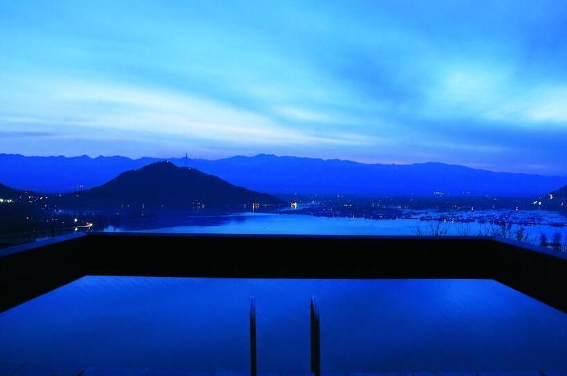 Superior room with lake view, Taj Dal View Srinagar