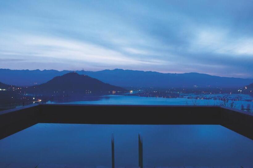 Superior room with lake view, Taj Dal View Srinagar