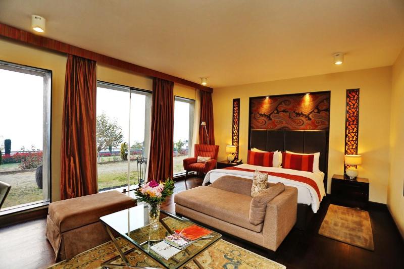 Superior room with lake view, Taj Dal View Srinagar