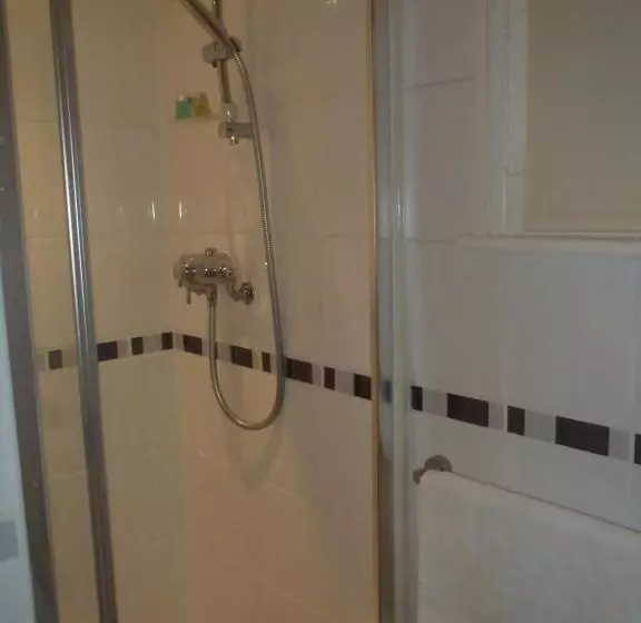 اتاق استاندارد یک نفره, Gillygate Guest House