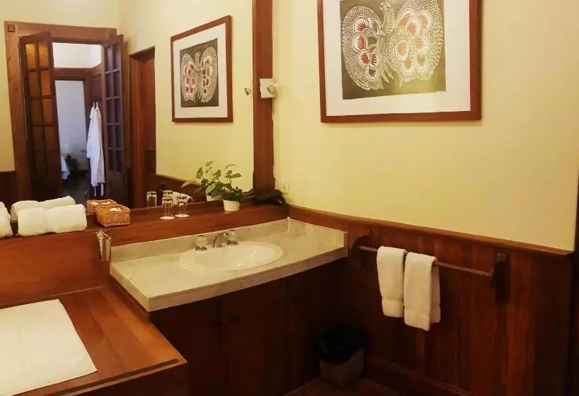 Habitación Estándar 2 Camas Matrimonio, Second Home Peru