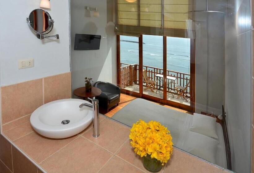 Номер Deluxe Вид на Море с Балконом, Second Home Peru