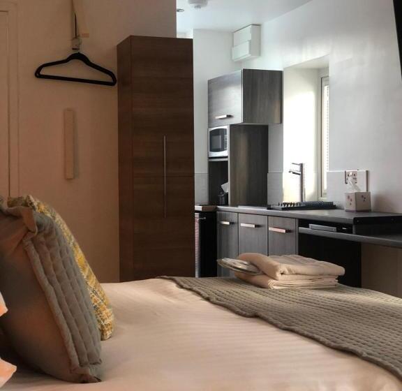 إستوديو قياسى, The Bell Guest House