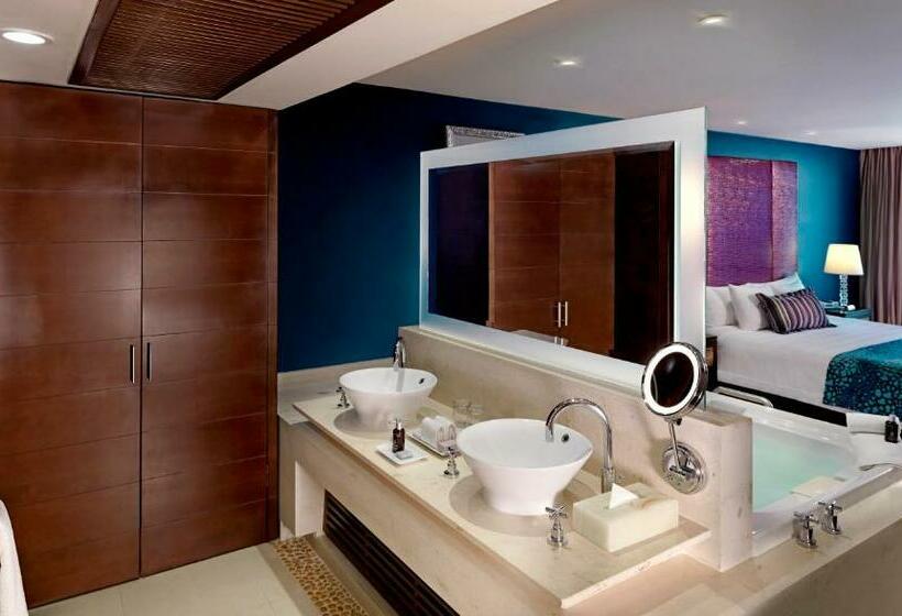 חדר דחוקס עם מיטת קינג, Hard Rock Hotel Cancun   All Inclusive