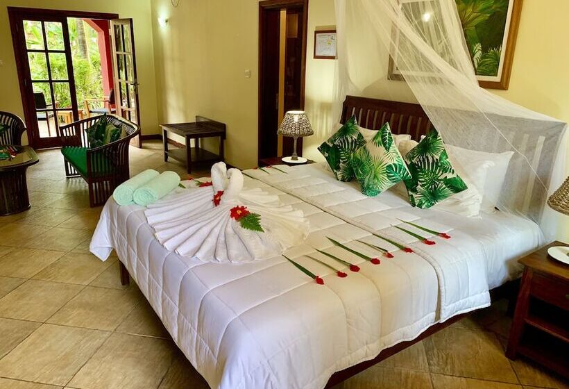 Полулюкс, Castello Beach