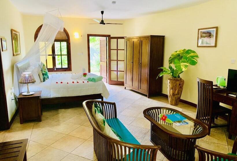 Полулюкс, Castello Beach