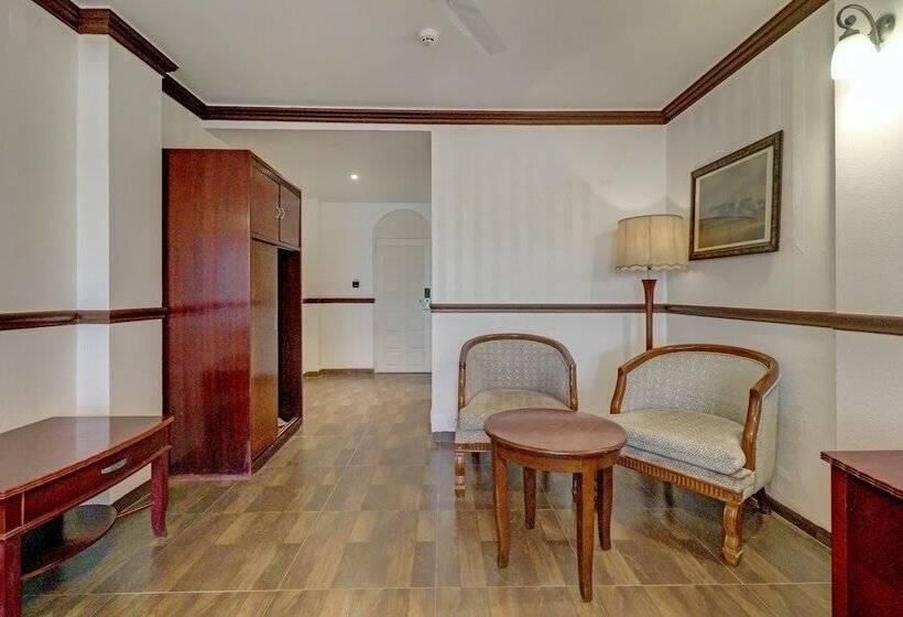 Номер Deluxe, Citrus Chambers Mahabaleshwar
