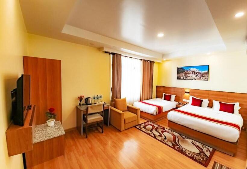 Delüks Aile Odası, Magnificent