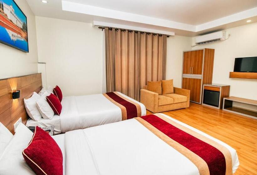 Delüks Aile Odası, Magnificent