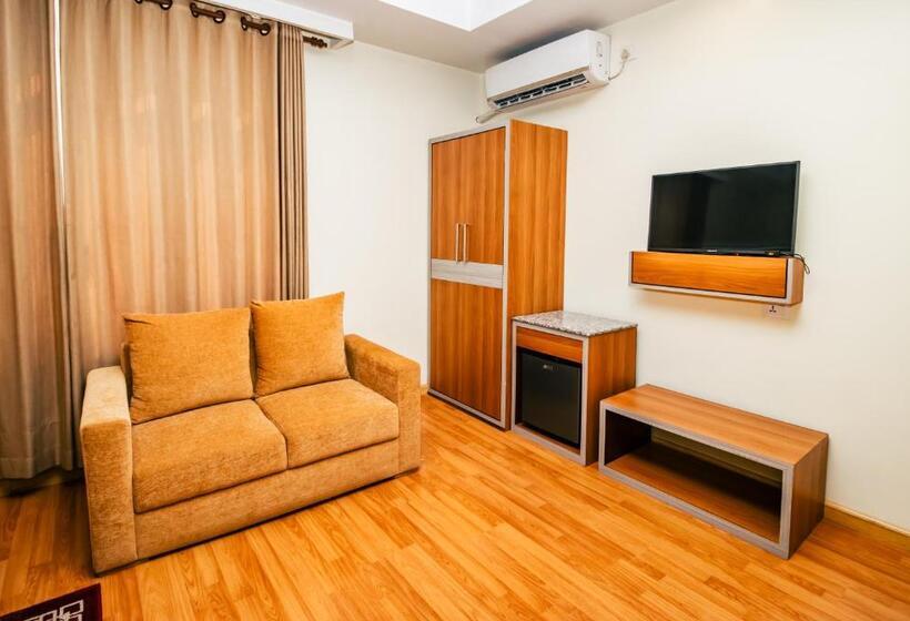 Delüks Aile Odası, Magnificent