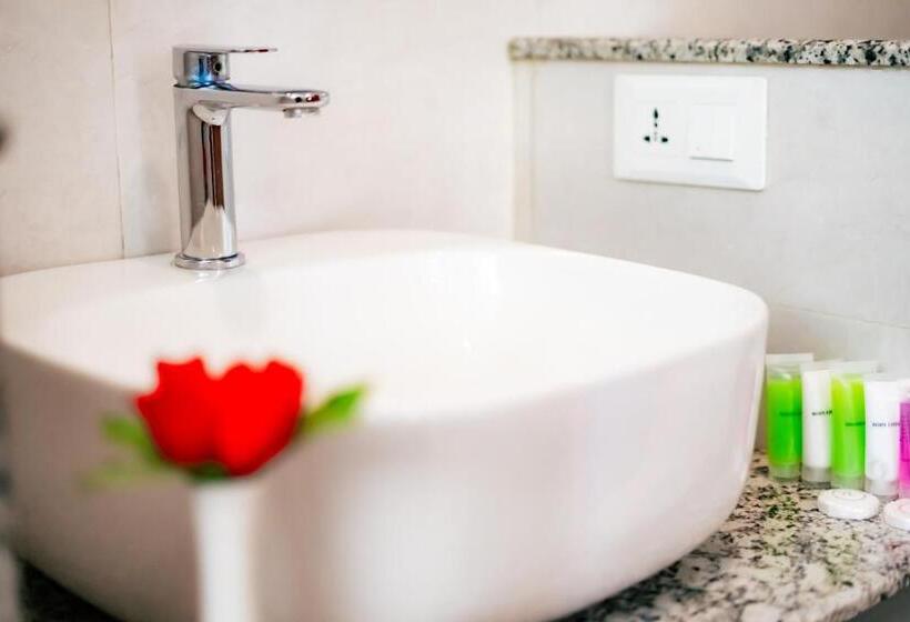 Delüks Aile Odası, Magnificent