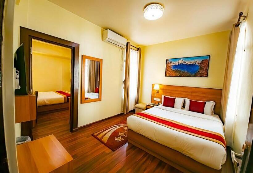 Delüks Süit, Magnificent