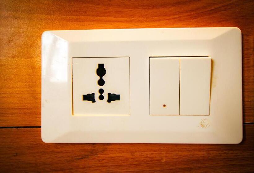 Delüks Süit, Magnificent